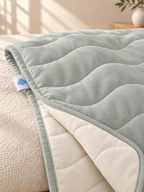 Gros plan sur le matelassage en vagues de la couverture fraîche Sleepillo