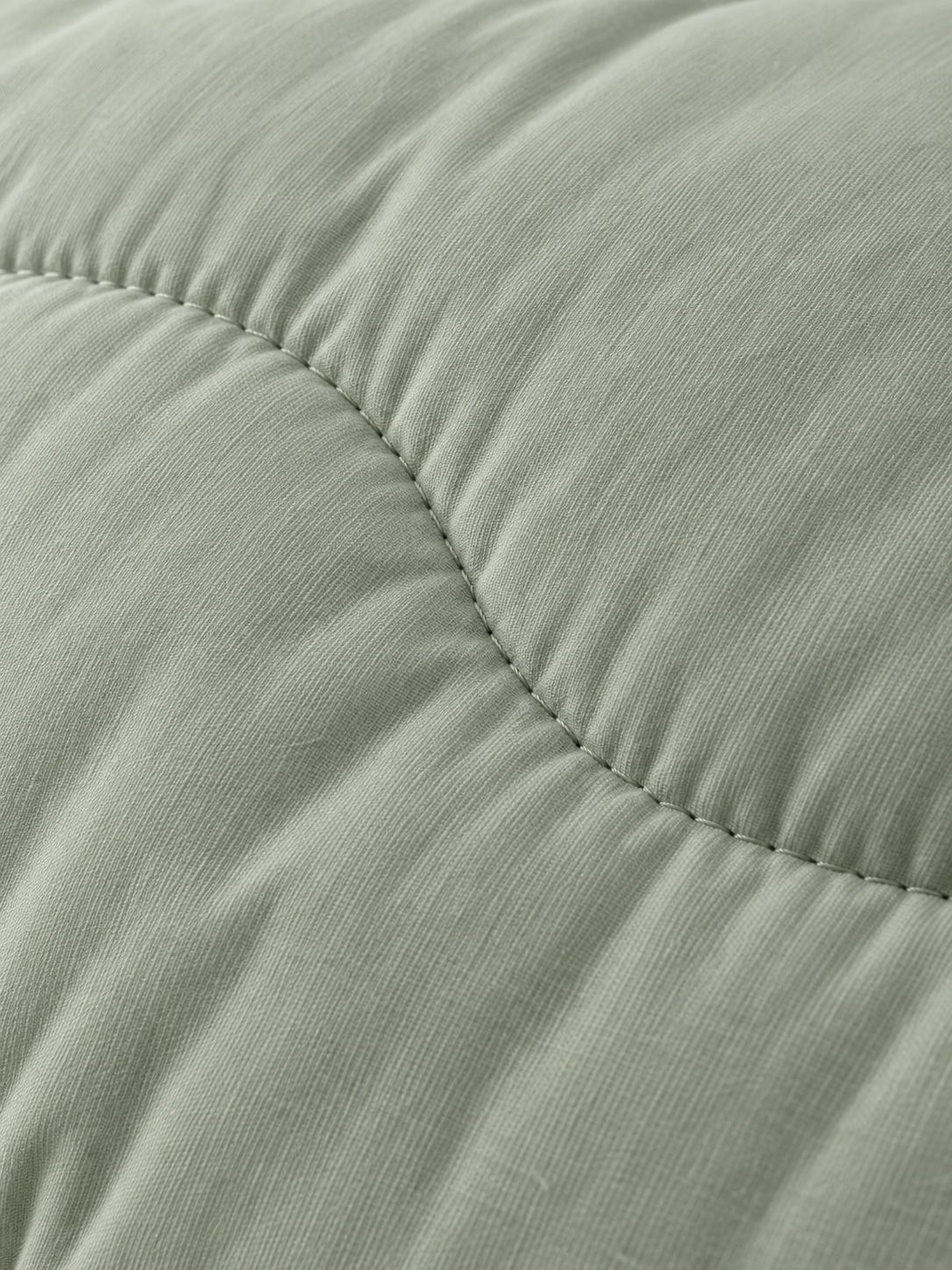 Gros plan sur le matelassage en vagues de la couette sans housse Sleepillo