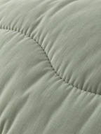 Gros plan sur le matelassage en vagues de la couette sans housse Sleepillo